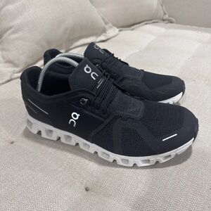On Cloud running shoes. Size 11.5